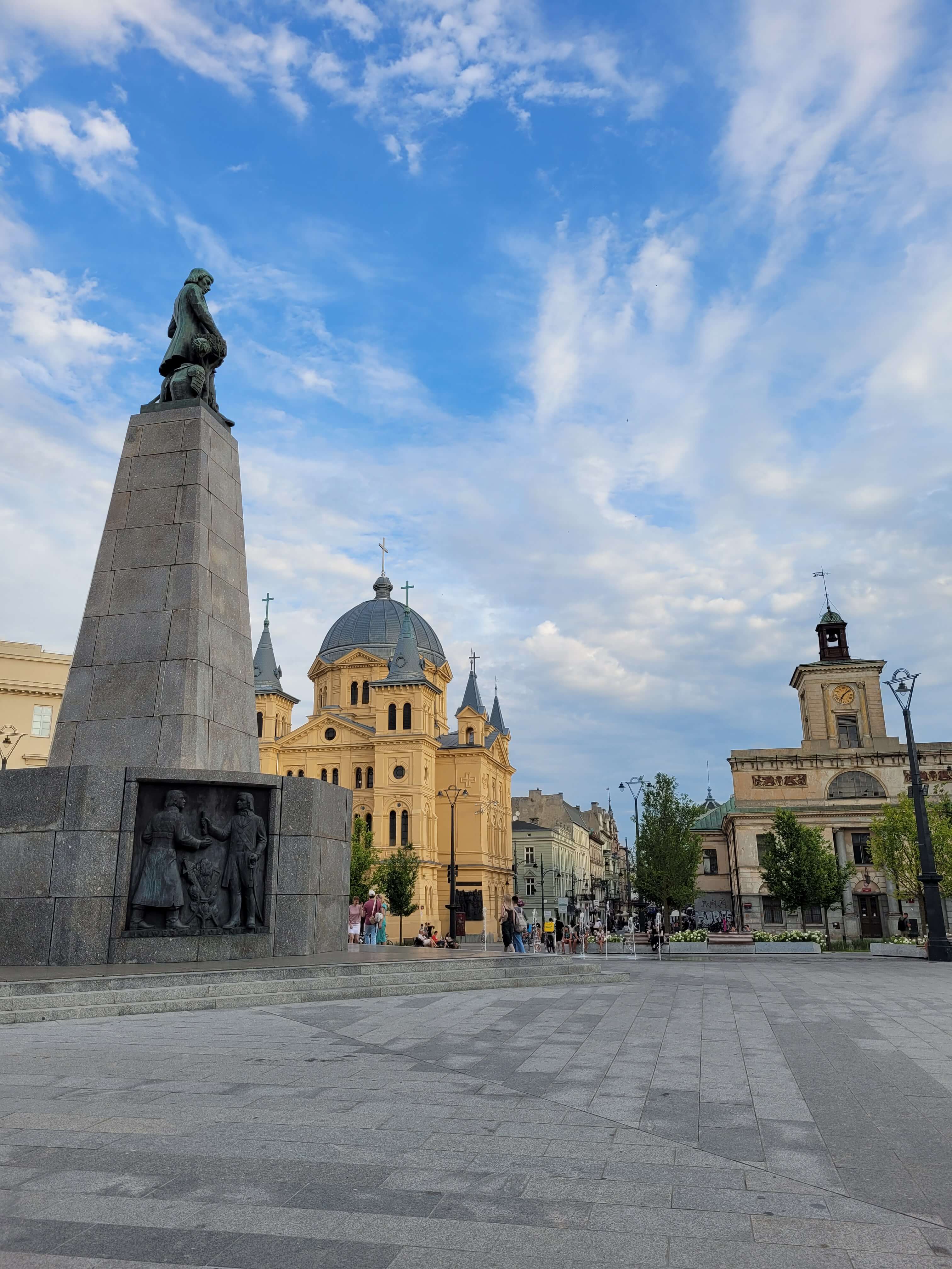 центральна площа